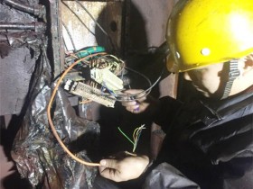 轧钢厂检修AGC缸传感器