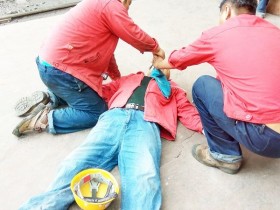 安全处组织应急救援器材的培训和应急演练